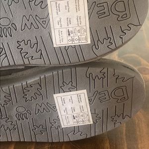 NWOT Bearpaw GIRLS youth Size 4